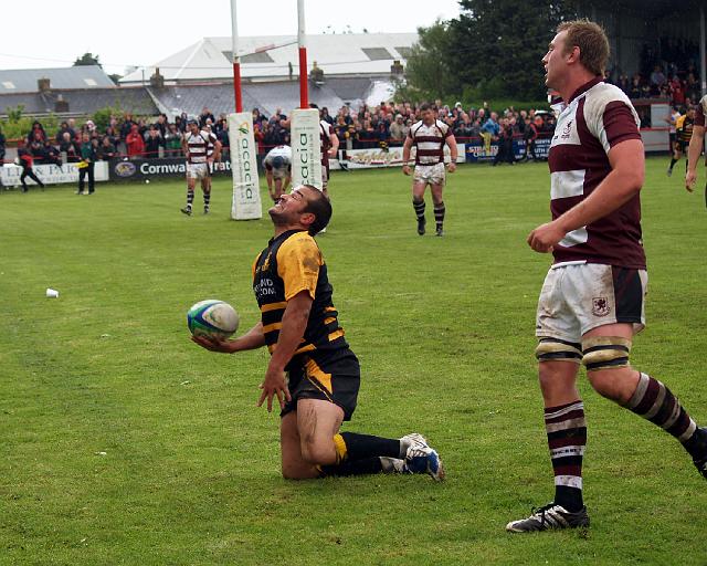 Owen Hambly celebrates his try.jpg